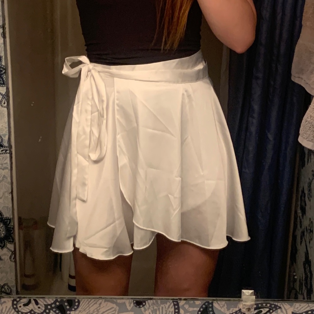White mini wrap skirt, size S-L